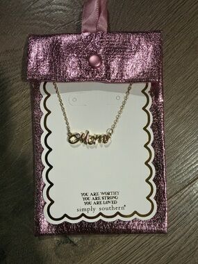 Simply Southern Gold 'Mom' Script Pendant Necklace